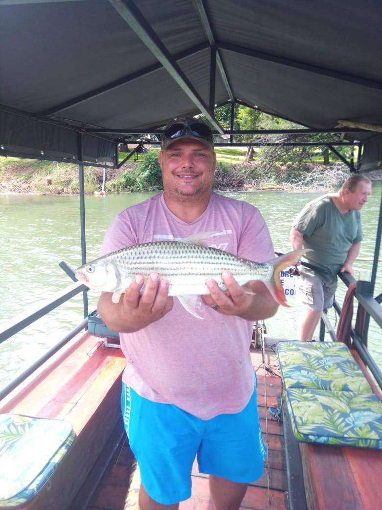 Hippo Retreat & Tiger Fishing Komatipoort Bagian luar foto